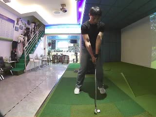 東莞明湖高爾夫商城高球館