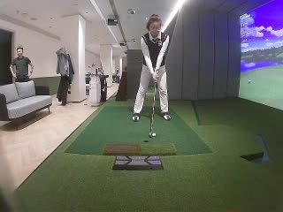 勤奮努力的美少女