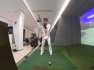 勤奋努力的美少女