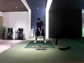 深圳軒勝室內(nèi)高爾夫俱樂(lè)部